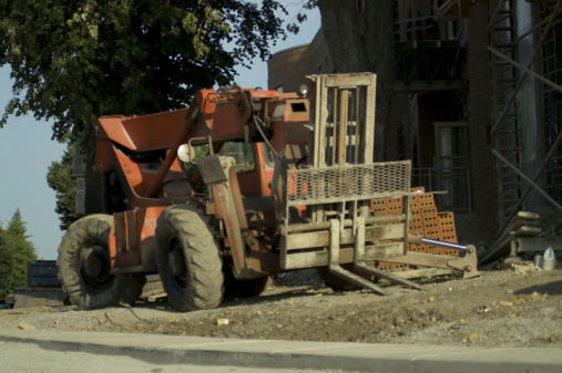 mini pelle sur chantier