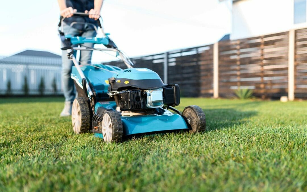 5 conseils pour dépanner les problèmes courants de moteur de tondeuse à gazon